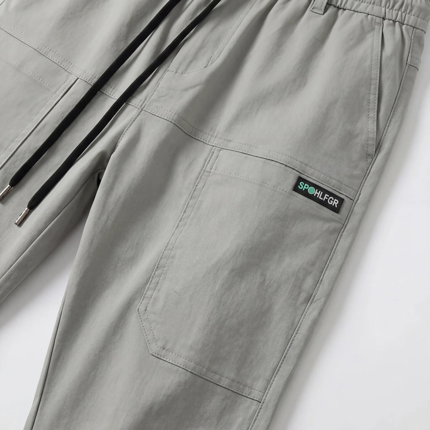 Pantaloni cargo confortabili cu o capacitate mare de depozitare 