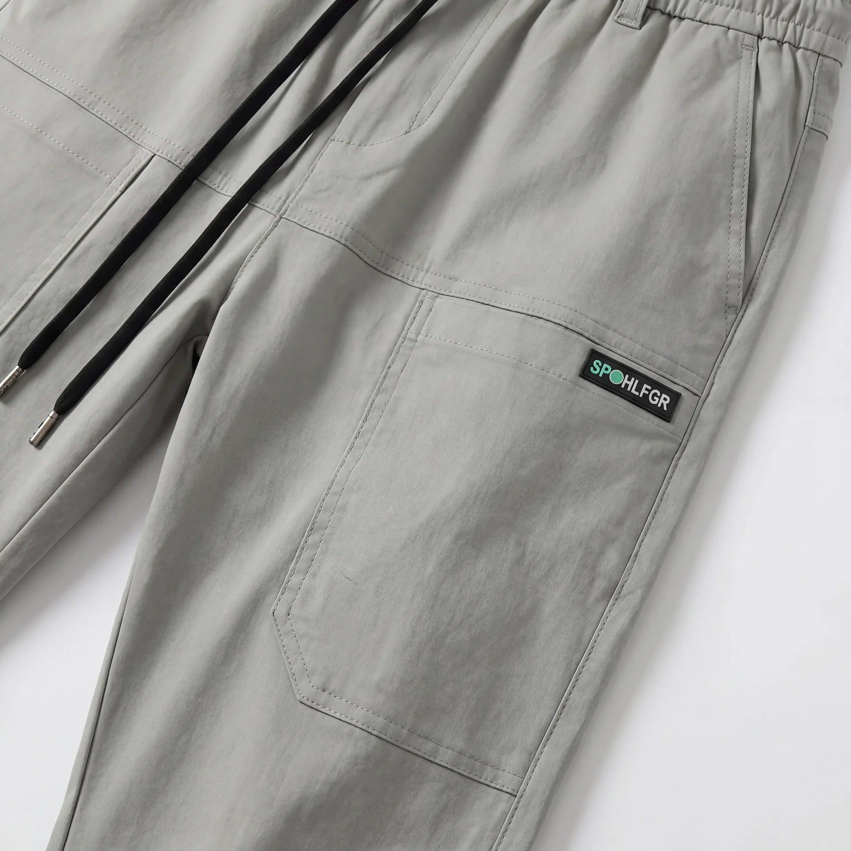 Pantaloni cargo confortabili cu o capacitate mare de depozitare 