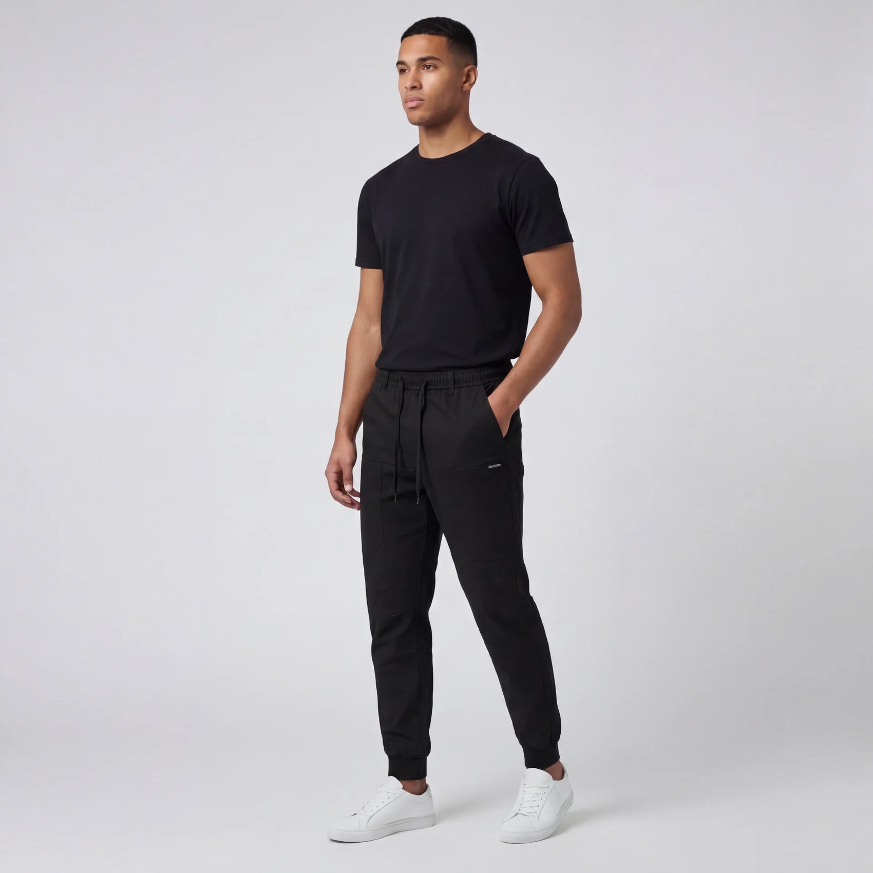 Pantaloni cargo confortabili cu o capacitate mare de depozitare 