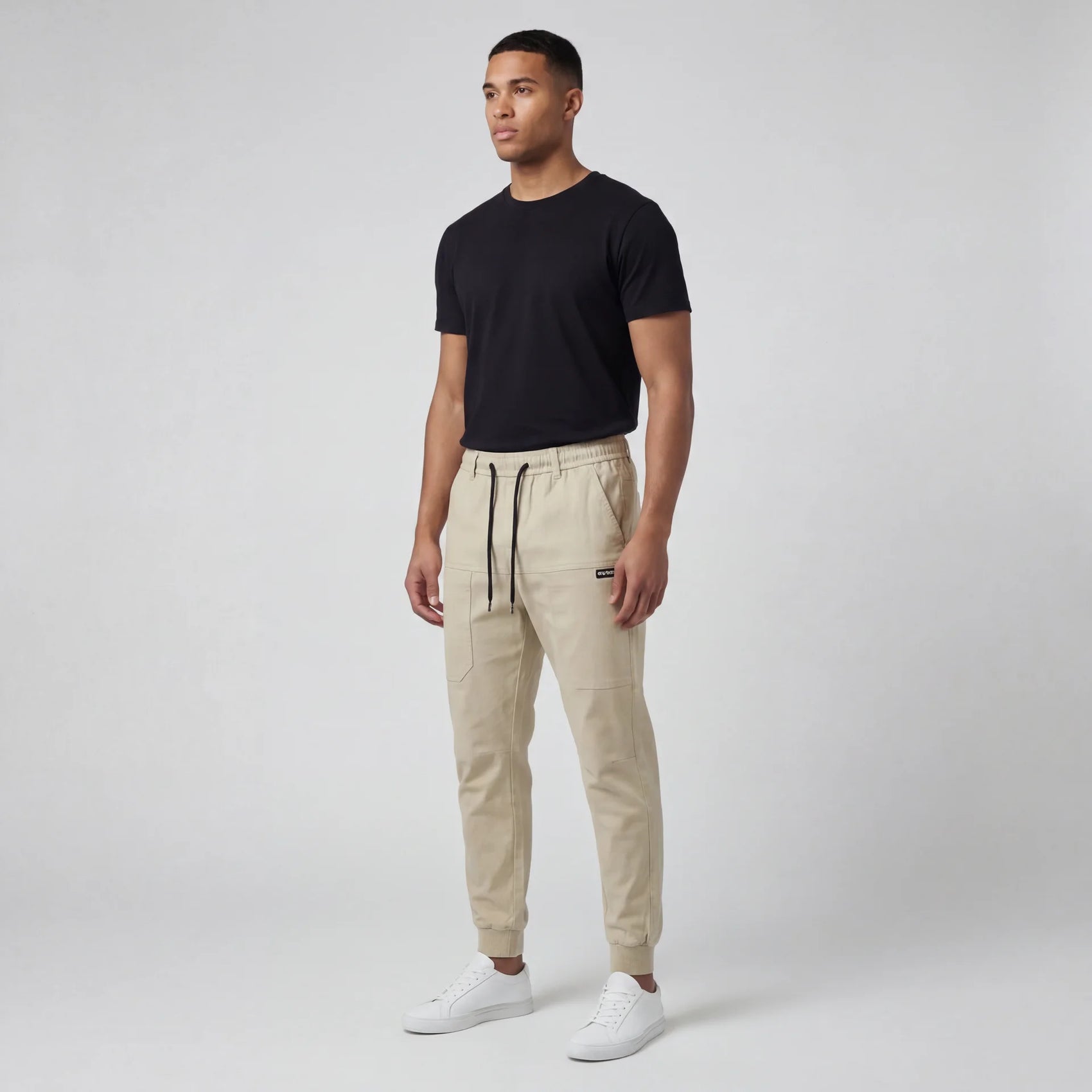 Pantaloni cargo confortabili cu o capacitate mare de depozitare 